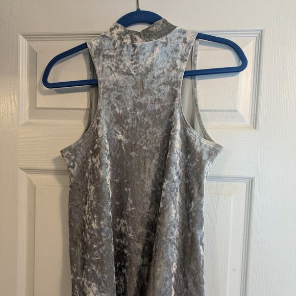 H.I.P. Women's Flowy Metallic Silver Velvet Tank with Collar - Picture 3 of 5